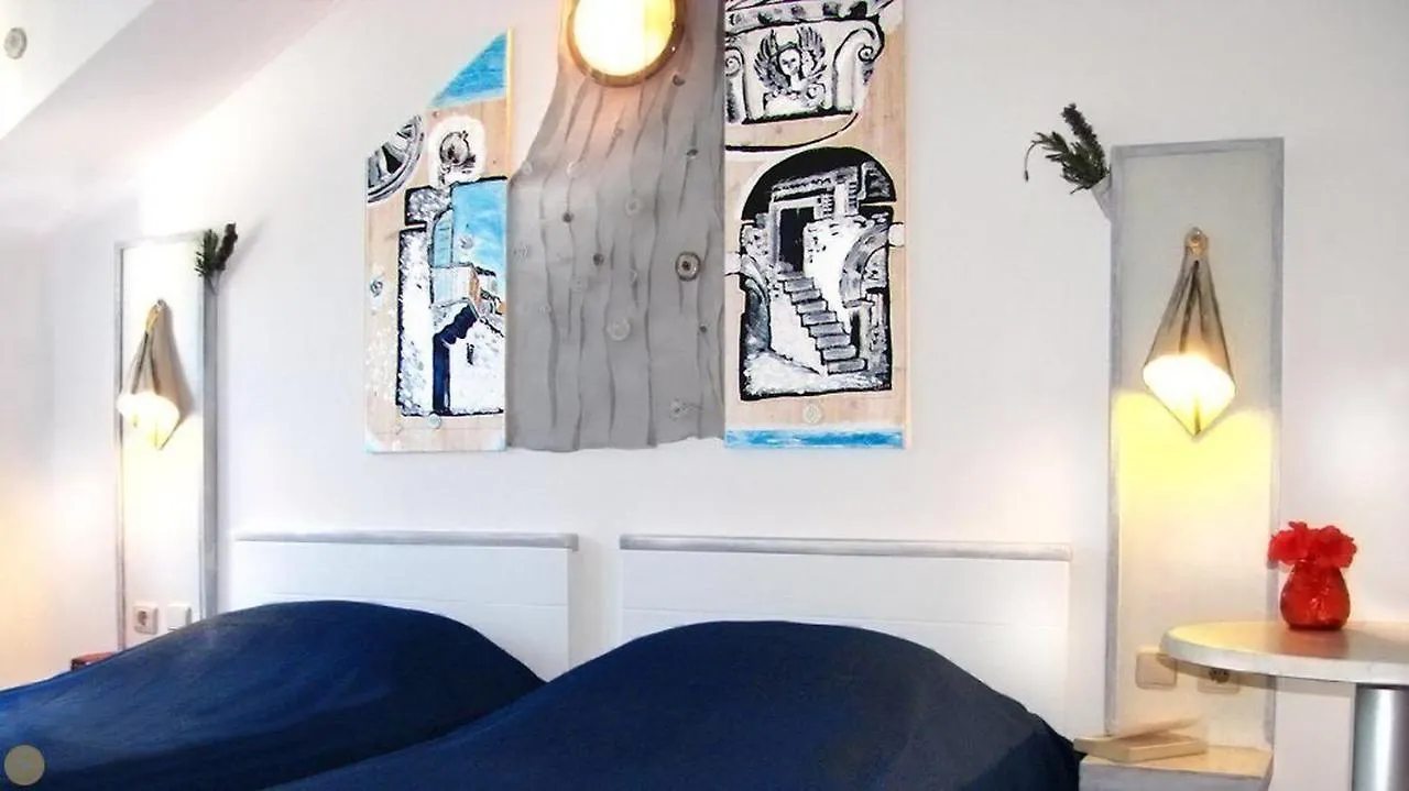 Apartment For Two Persons With Sea View In Trogir Near The Beach