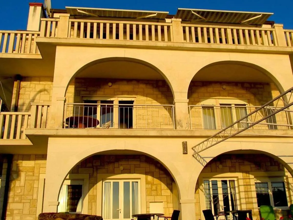 Apartment For Two Persons With Sea View In Trogir Near The Beach