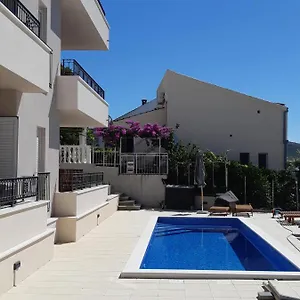  Apartment Lizzi.