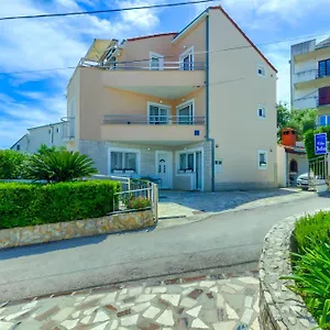Jela Apartman