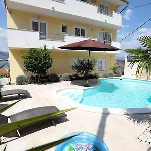  Apartment Sakal